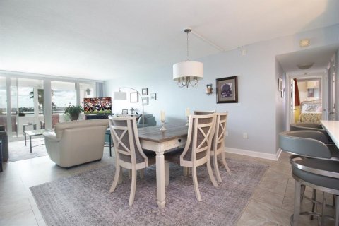 Condo in Redington Shores, Florida, 2 bedrooms  № 2114723 - photo 6