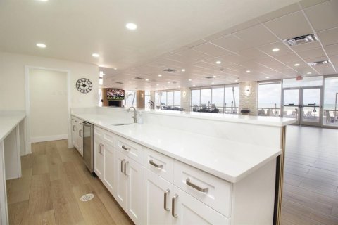 Condo in Redington Shores, Florida, 2 bedrooms  № 2114723 - photo 24