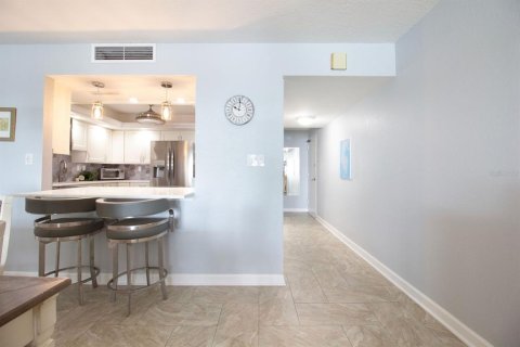 Condo in Redington Shores, Florida, 2 bedrooms  № 2114723 - photo 7