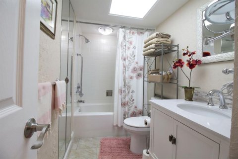 Condo in Redington Shores, Florida, 2 bedrooms  № 2114723 - photo 19