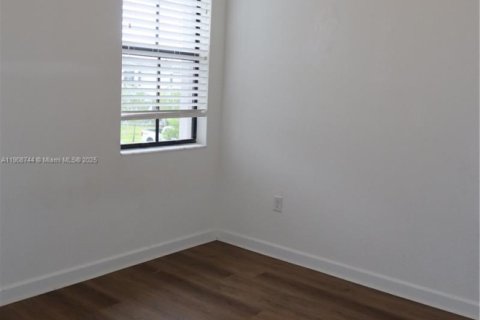 Adosado en venta en Miami, Florida, 3 dormitorios, 122.72 m2 № 1964641 - foto 18