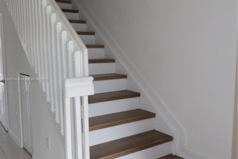 Adosado en venta en Miami, Florida, 3 dormitorios, 122.72 m2 № 1964641 - foto 2
