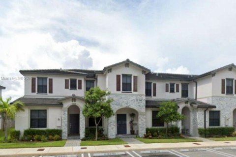 Adosado en venta en Miami, Florida, 3 dormitorios, 122.72 m2 № 1964641 - foto 1