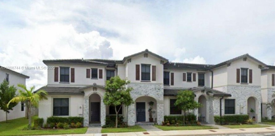 Adosado en Miami, Florida 3 dormitorios, 122.72 m2 № 1964641