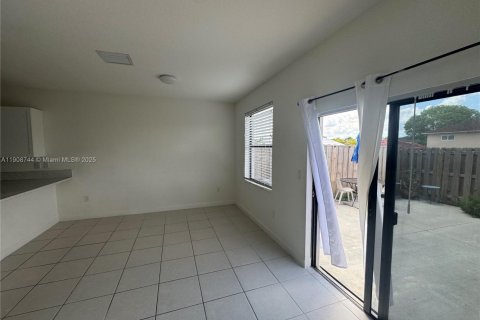 Adosado en venta en Miami, Florida, 3 dormitorios, 122.72 m2 № 1964641 - foto 8