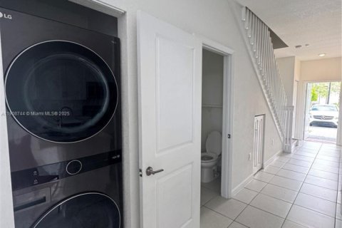 Adosado en venta en Miami, Florida, 3 dormitorios, 122.72 m2 № 1964641 - foto 3