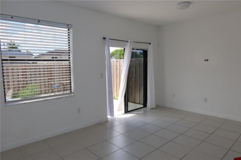 Adosado en venta en Miami, Florida, 3 dormitorios, 122.72 m2 № 1964641 - foto 6