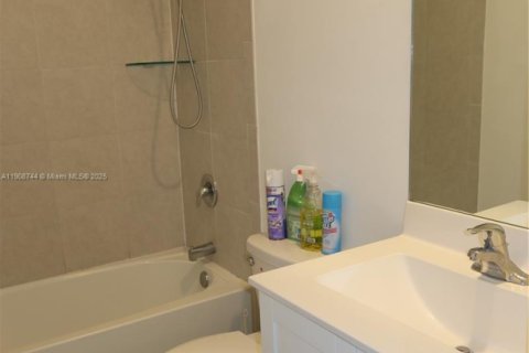 Adosado en venta en Miami, Florida, 3 dormitorios, 122.72 m2 № 1964641 - foto 24