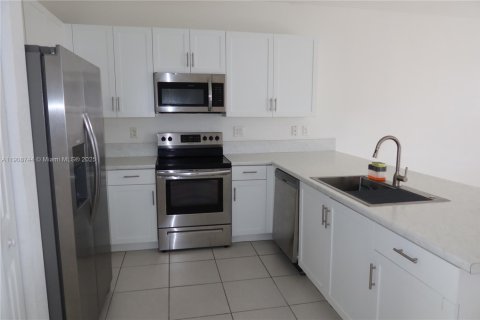 Adosado en venta en Miami, Florida, 3 dormitorios, 122.72 m2 № 1964641 - foto 4