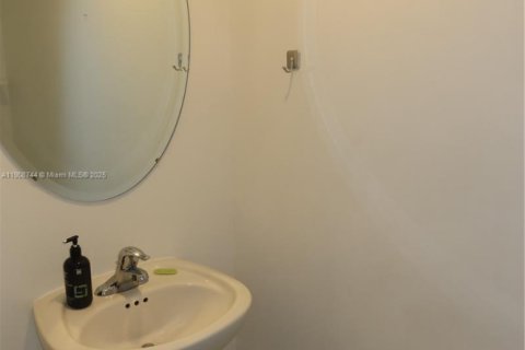 Adosado en venta en Miami, Florida, 3 dormitorios, 122.72 m2 № 1964641 - foto 14