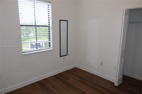 Adosado en venta en Miami, Florida, 3 dormitorios, 122.72 m2 № 1964641 - foto 22