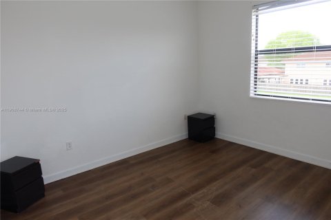 Adosado en venta en Miami, Florida, 3 dormitorios, 122.72 m2 № 1964641 - foto 26