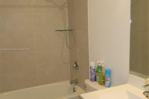 Adosado en venta en Miami, Florida, 3 dormitorios, 122.72 m2 № 1964641 - foto 23