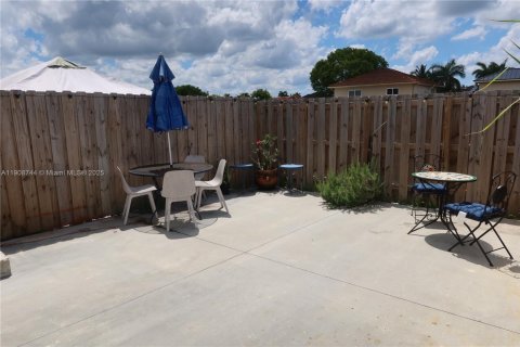 Adosado en venta en Miami, Florida, 3 dormitorios, 122.72 m2 № 1964641 - foto 11