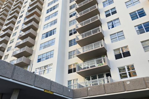 Снять в аренду кондоминиум в Санни-Айлс-Бич, Флорида 2 спальни, 119.57м2, № 2004992 - фото 24