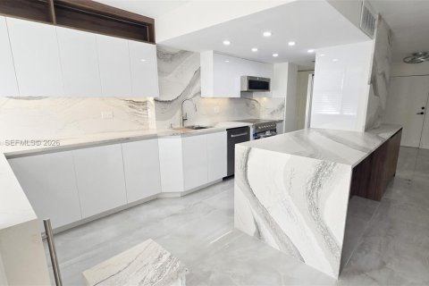 Снять в аренду кондоминиум в Санни-Айлс-Бич, Флорида 2 спальни, 119.57м2, № 2004992 - фото 2