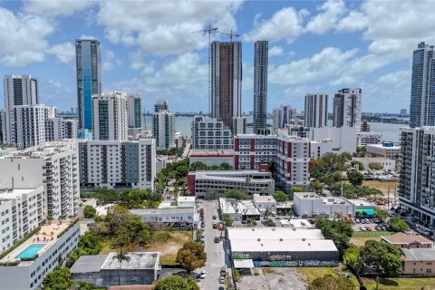 Купить коммерческую недвижимость в Майами, Флорида № 1958864 - фото 6