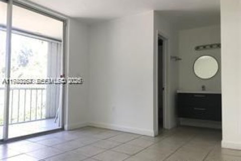 Copropriété à louer à North Miami, Floride: 1 chambre, 79.9 m2 № 2046493 - photo 4