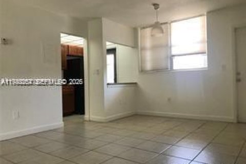 Copropriété à louer à North Miami, Floride: 1 chambre, 79.9 m2 № 2046493 - photo 6