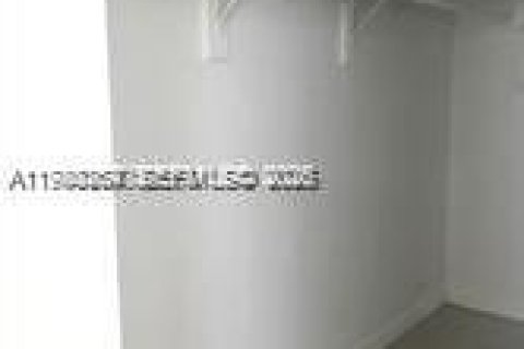 Copropriété à louer à North Miami, Floride: 1 chambre, 79.9 m2 № 2046493 - photo 7