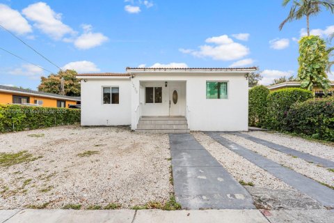 Immobilier commercial à vendre à Miami, Floride: 107.77 m2 № 1985489 - photo 1