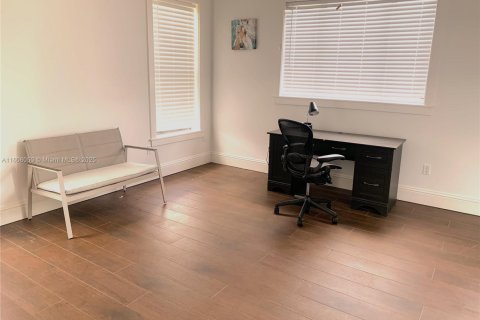 Commercial property in Miami, Florida № 2076937 - photo 26