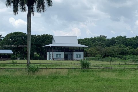 Commercial property in Miami, Florida № 2076937 - photo 20