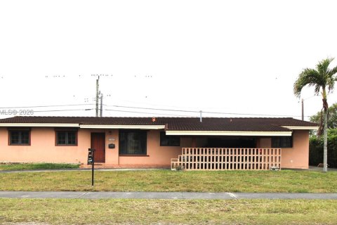 Дом в Майами, Флорида 5 спален, 171.4м2 № 2005712