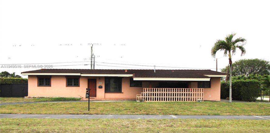 House in Miami, Florida 5 bedrooms, 171.4 sq.m. № 2005712