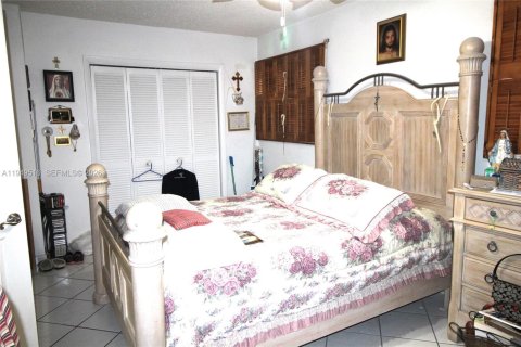 House in Miami, Florida 5 bedrooms, 171.4 sq.m. № 2005712 - photo 17