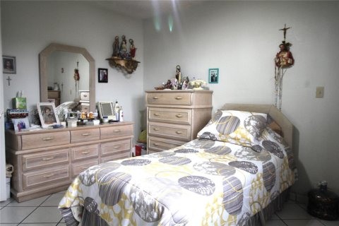 House in Miami, Florida 5 bedrooms, 171.4 sq.m. № 2005712 - photo 28