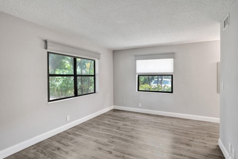 Condo in Coral Springs, Florida, 2 bedrooms  № 1135384 - photo 1