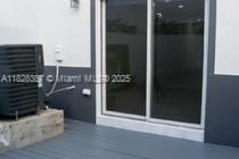 Townhouse in Hollywood, Florida 2 bedrooms, 134.15 sq.m. № 2059693 - photo 24