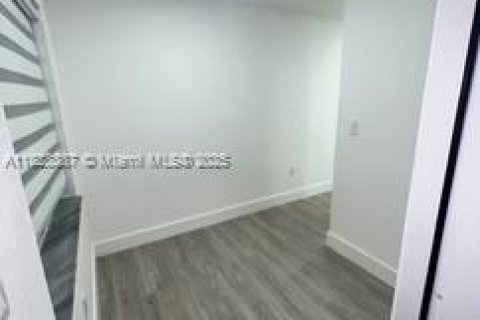 Townhouse in Hollywood, Florida 2 bedrooms, 134.15 sq.m. № 2059693 - photo 2