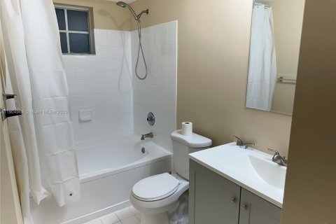 Condo in Sunny Isles Beach, Florida, 1 bedroom  № 1963554 - photo 17