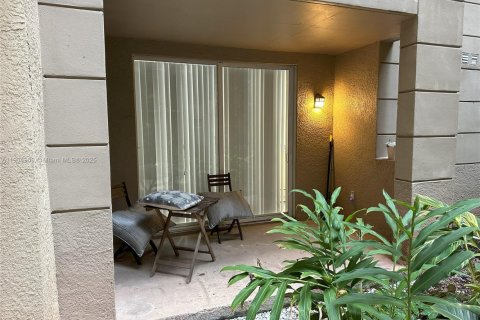 Condo in Sunny Isles Beach, Florida, 1 bedroom  № 1963554 - photo 18