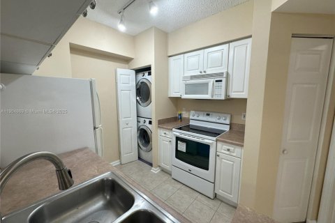 Condo in Sunny Isles Beach, Florida, 1 bedroom  № 1963554 - photo 13