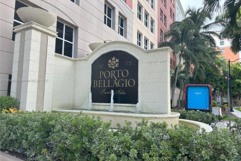 Condo in Sunny Isles Beach, Florida, 1 bedroom  № 1963554 - photo 1