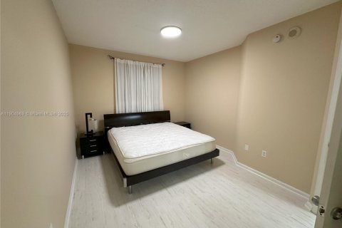 Condo in Sunny Isles Beach, Florida, 1 bedroom  № 1963554 - photo 12