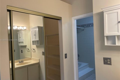 Condominio en alquiler en Miramar, Florida, 2 dormitorios, 112.41 m2 № 1882000 - foto 21