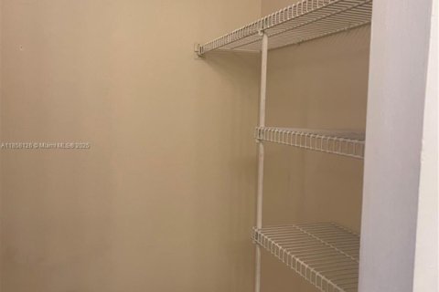 Condominio en alquiler en Miramar, Florida, 2 dormitorios, 112.41 m2 № 1882000 - foto 23