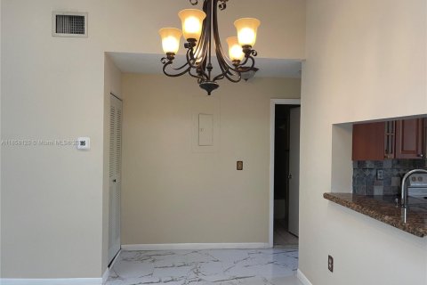 Condominio en alquiler en Miramar, Florida, 2 dormitorios, 112.41 m2 № 1882000 - foto 7