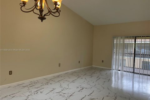 Condominio en alquiler en Miramar, Florida, 2 dormitorios, 112.41 m2 № 1882000 - foto 2