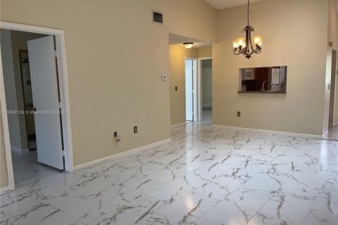 Condominio en alquiler en Miramar, Florida, 2 dormitorios, 112.41 m2 № 1882000 - foto 5
