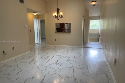 Condominio en alquiler en Miramar, Florida, 2 dormitorios, 112.41 m2 № 1882000 - foto 4