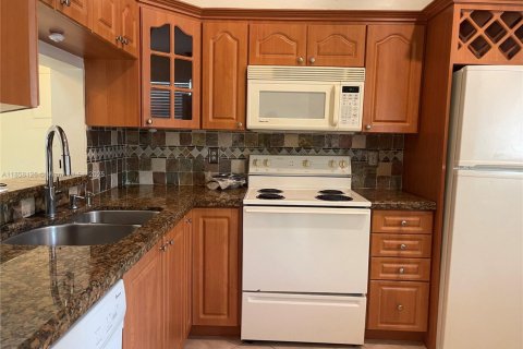 Condominio en alquiler en Miramar, Florida, 2 dormitorios, 112.41 m2 № 1882000 - foto 9