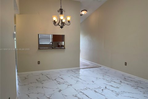 Condominio en alquiler en Miramar, Florida, 2 dormitorios, 112.41 m2 № 1882000 - foto 6