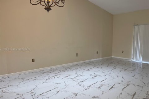Condominio en alquiler en Miramar, Florida, 2 dormitorios, 112.41 m2 № 1882000 - foto 3
