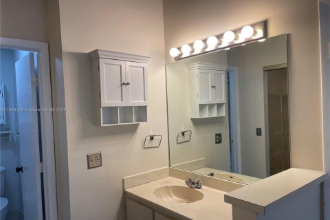 Condominio en alquiler en Miramar, Florida, 2 dormitorios, 112.41 m2 № 1882000 - foto 18