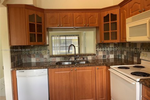 Condominio en alquiler en Miramar, Florida, 2 dormitorios, 112.41 m2 № 1882000 - foto 10